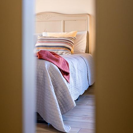 B&B Tra I Laghi Casale Corte Cerro ภายนอก รูปภาพ