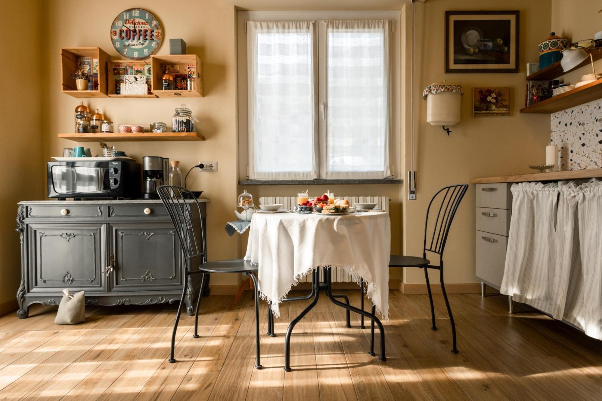 B&B Tra I Laghi Casale Corte Cerro ภายนอก รูปภาพ