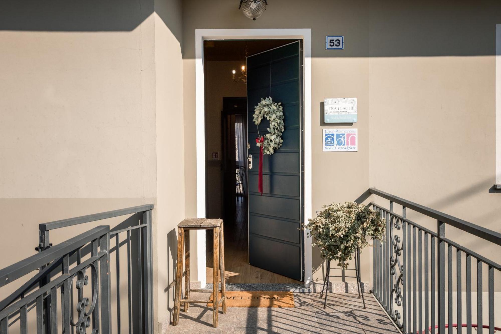 B&B Tra I Laghi Casale Corte Cerro ภายนอก รูปภาพ