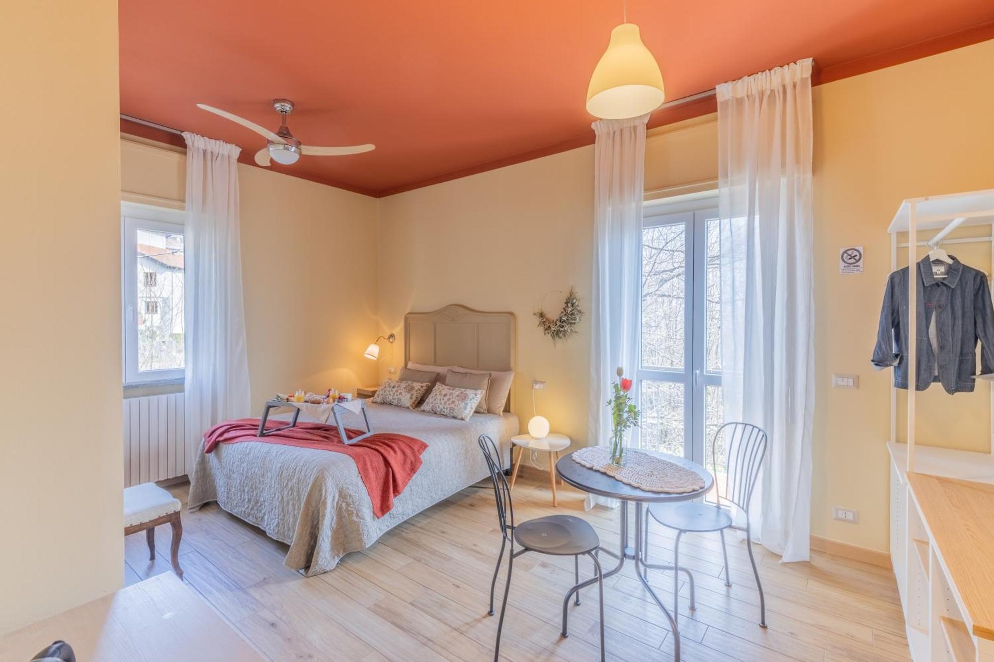 B&B Tra I Laghi Casale Corte Cerro ภายนอก รูปภาพ