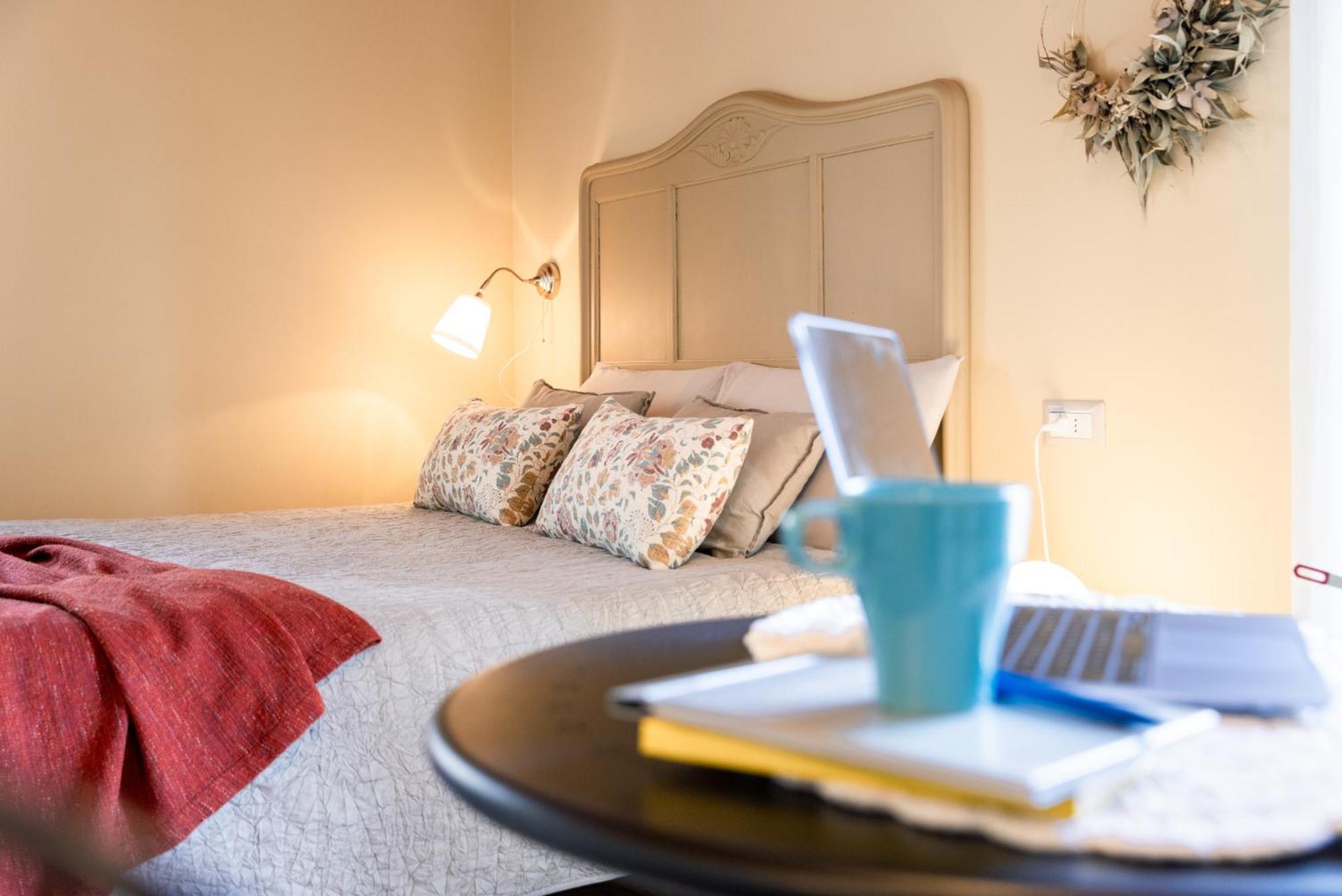 B&B Tra I Laghi Casale Corte Cerro ภายนอก รูปภาพ