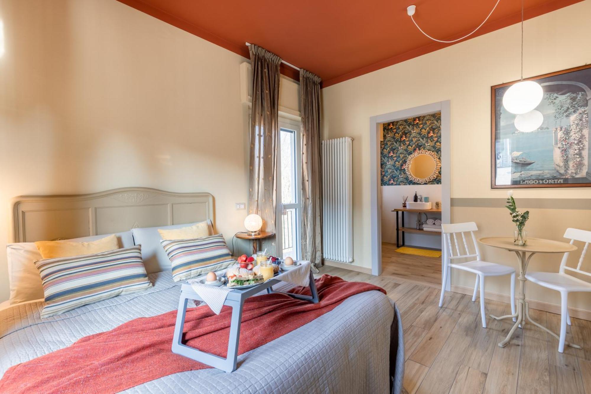 B&B Tra I Laghi Casale Corte Cerro ภายนอก รูปภาพ