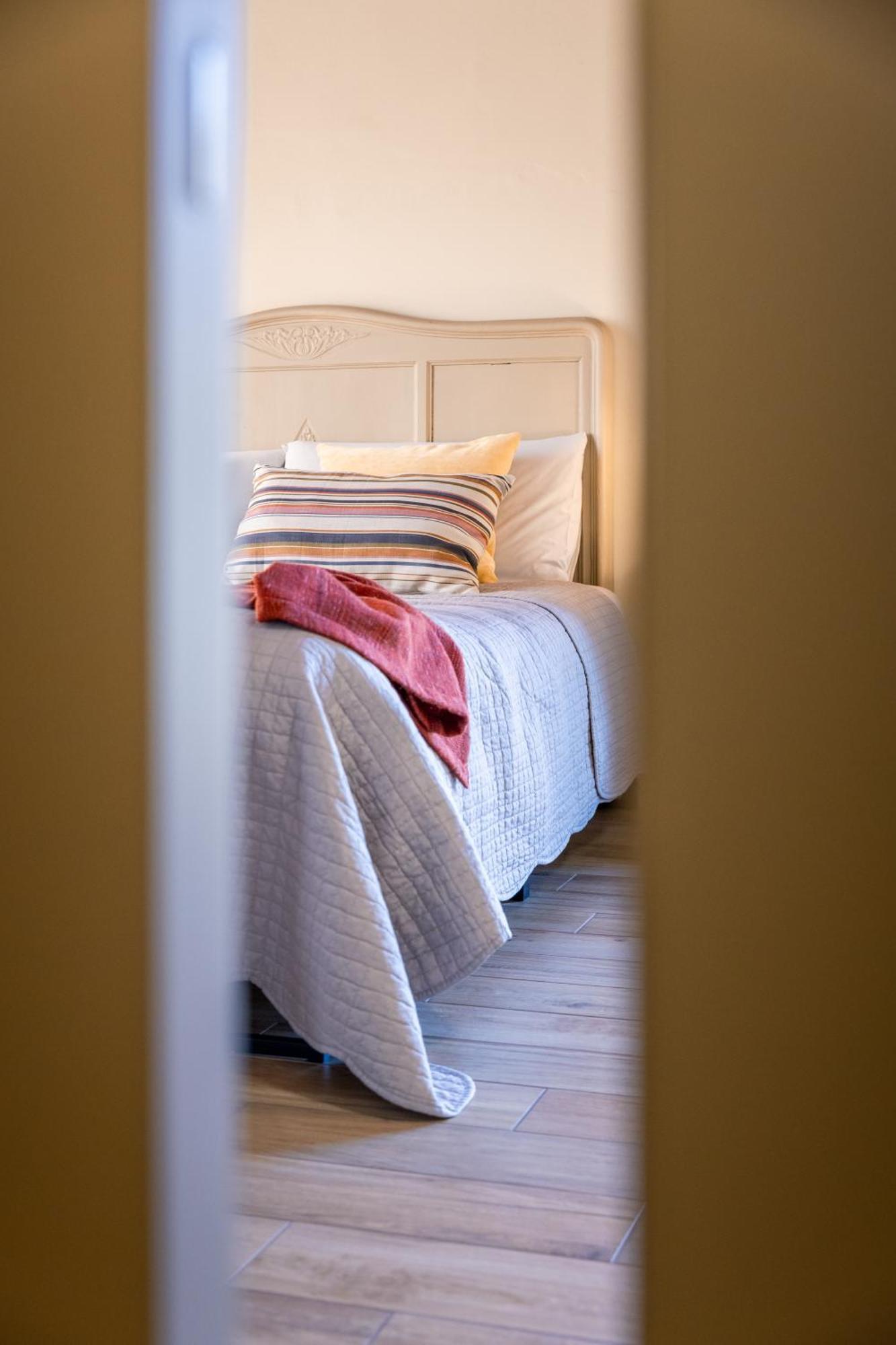 B&B Tra I Laghi Casale Corte Cerro ภายนอก รูปภาพ