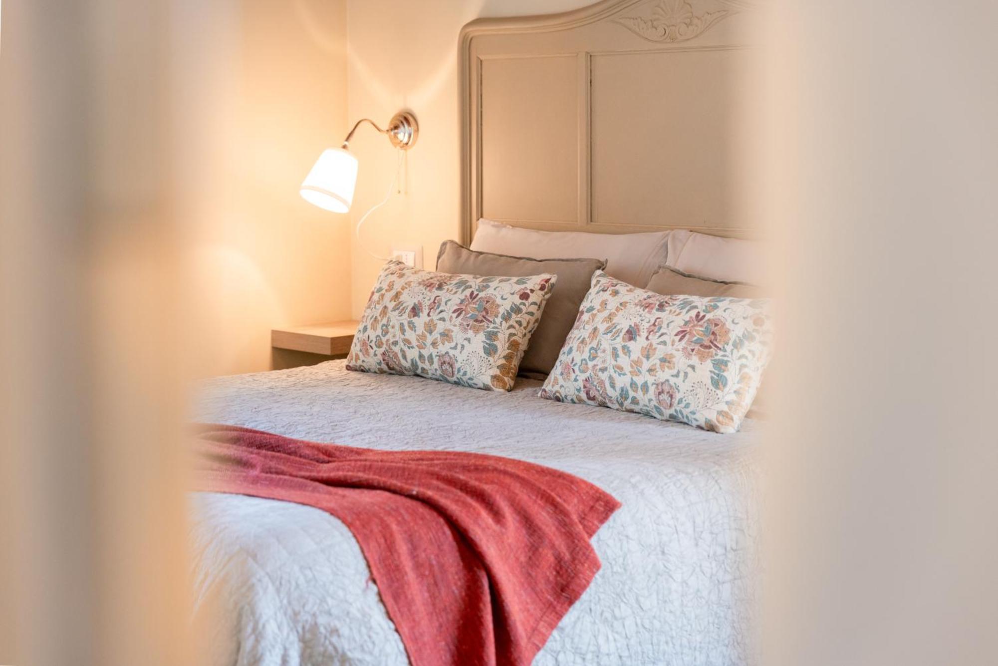 B&B Tra I Laghi Casale Corte Cerro ภายนอก รูปภาพ